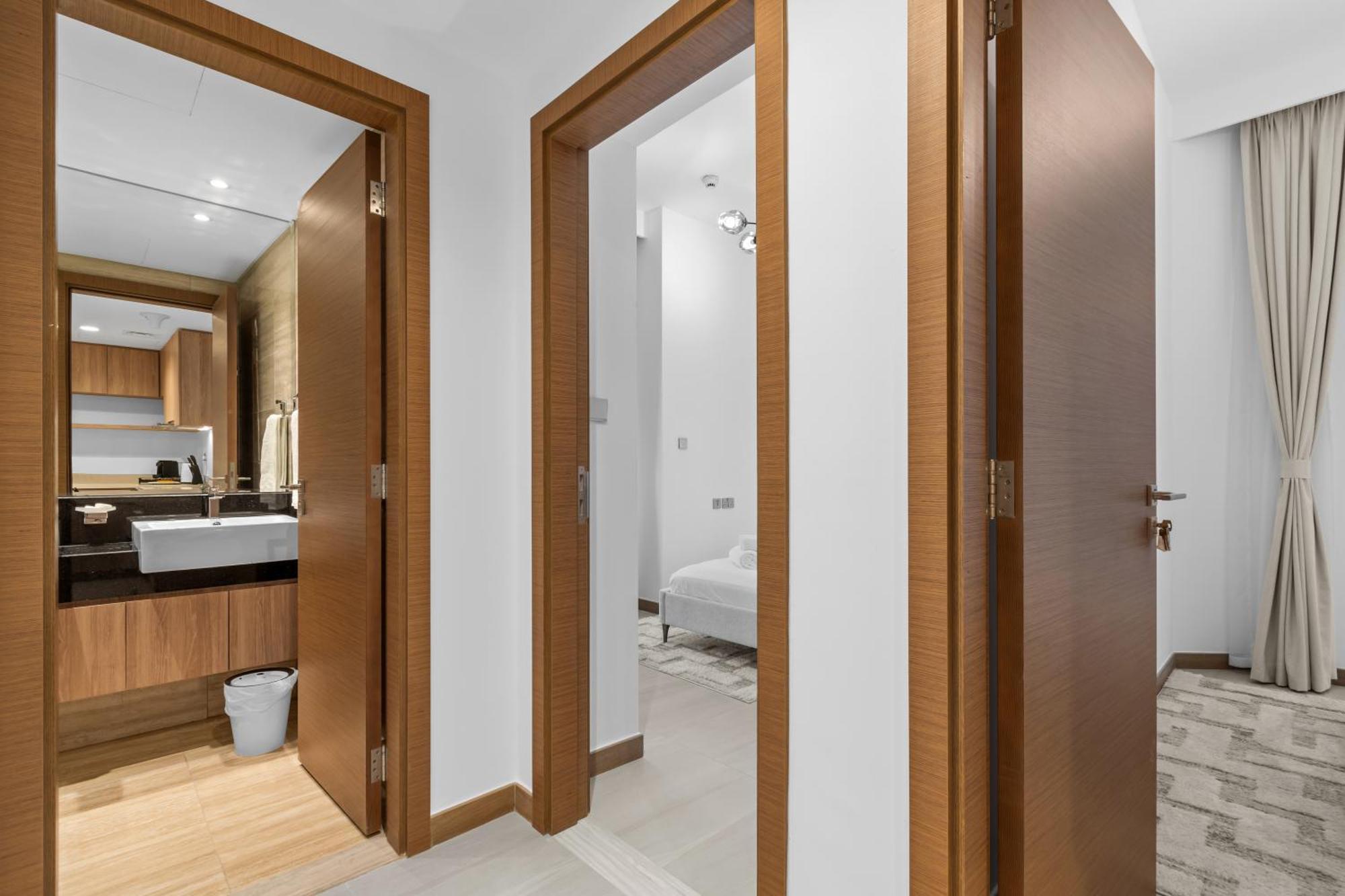 Modern In A Prime Location In Dubai! Apartment *