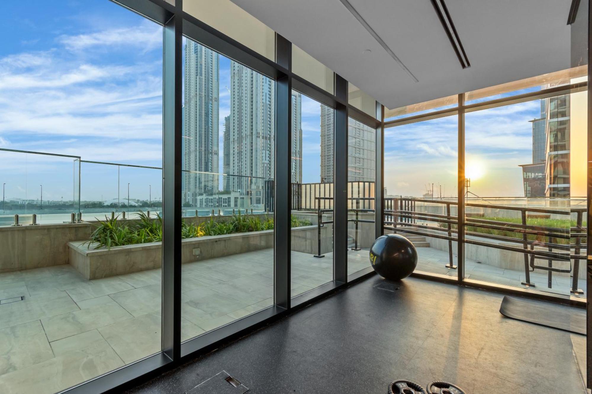 Modern In A Prime Location In Dubai! Apartment *